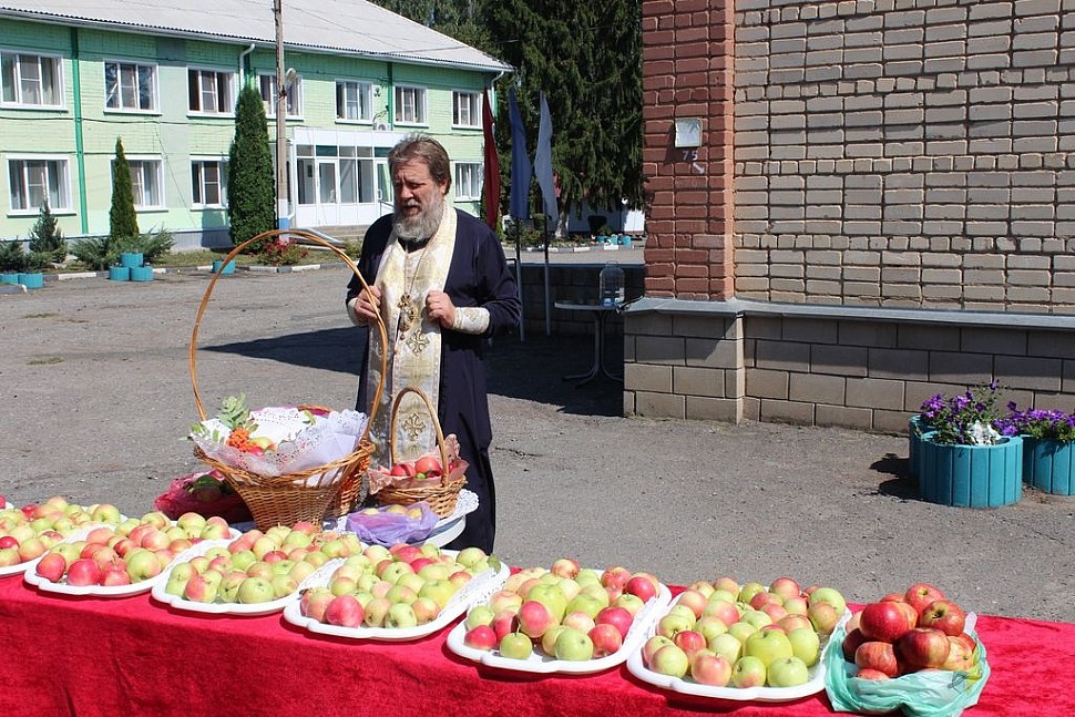 Освящение яблок в санатории &quot;Дубравушка&quot;